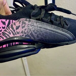 Puma Women's Black and Pink Leopard Athletic Shoes SIZE 9